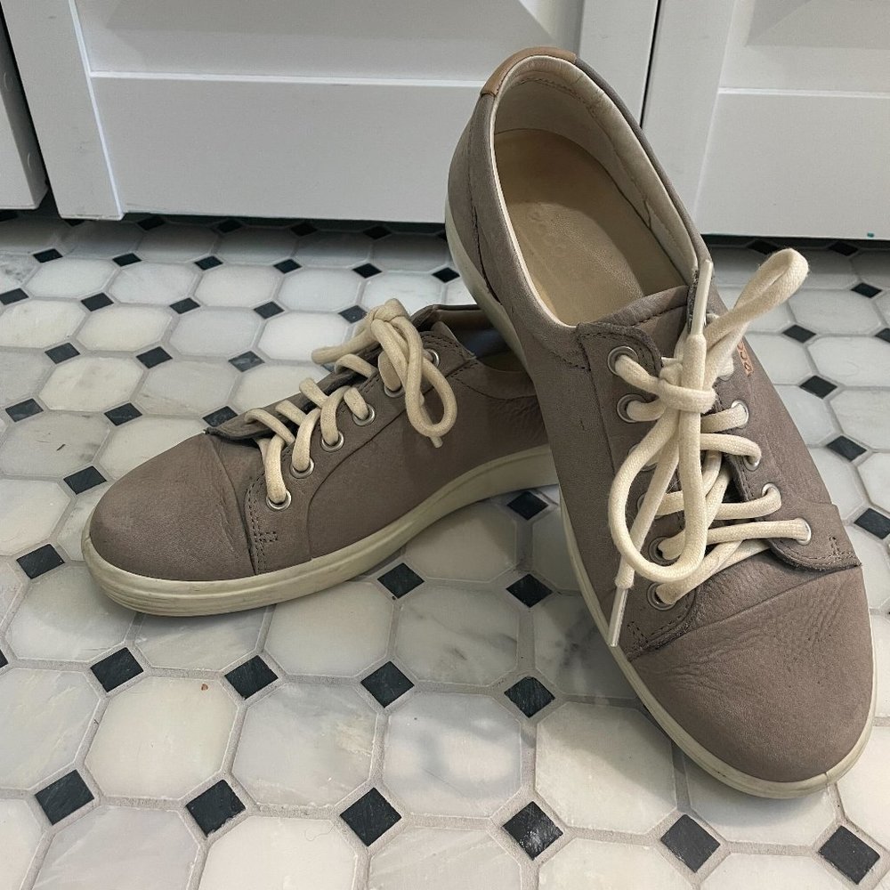 ECCO Women’s Soft 7 Sneaker Size 9 Warm Gray